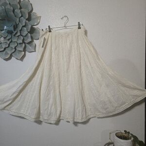 Elegant White Lace Skirt